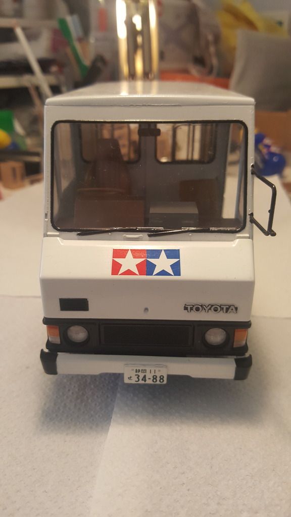 Another) Toyota Hiace Quick Delivery 1:24 - International